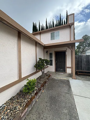 628 Saratoga Ct Photo 1
