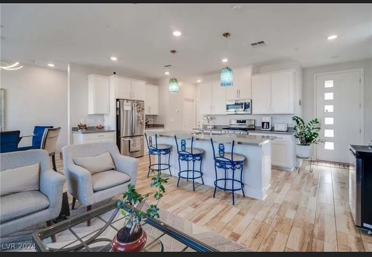 3 bed, 1570 sqft, $2,450 — Photo 4