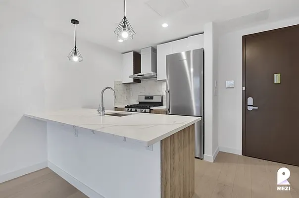 Rented by REZI | media 17