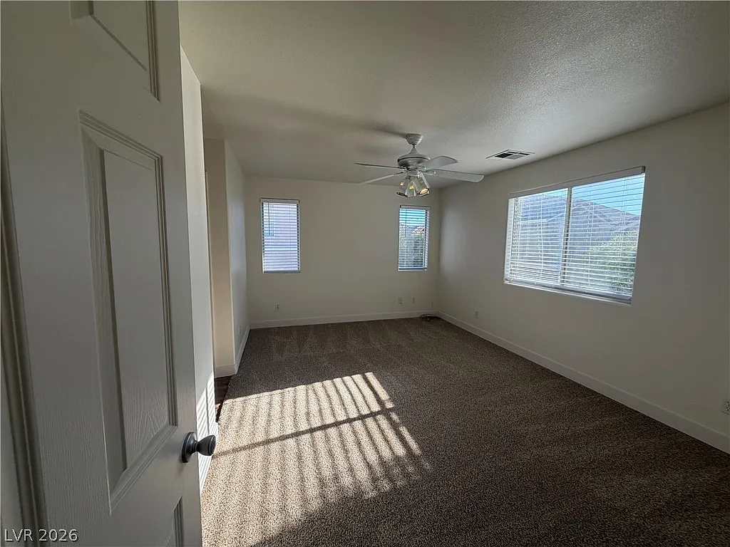 3 bed, 2.5 bath, 1354 sqft, $2,045 — Photo 2