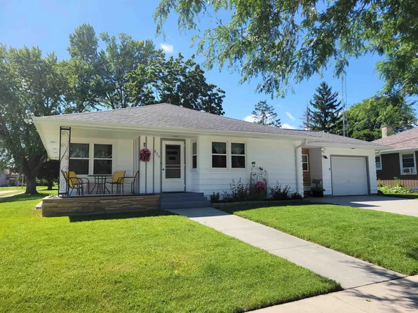825 Bechaud Ave, Fond Du Lac, WI 54937