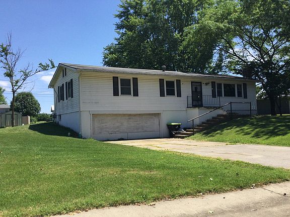 3rd image of 106 Moreau Dr