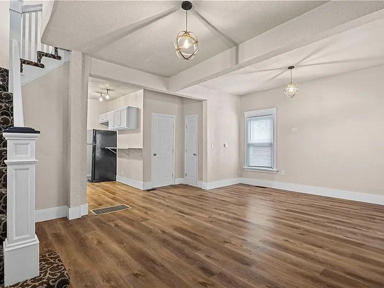 2319 Norton Ave — Photo 2
