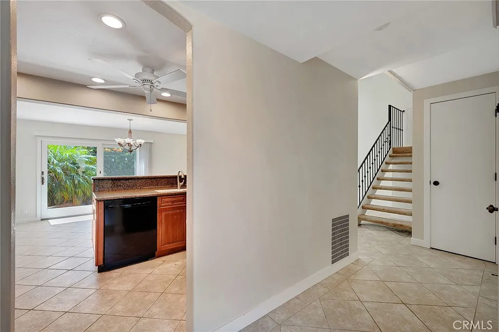3 bed, 2.5 bath, 1588 sqft, $4,500 — Photo 3
