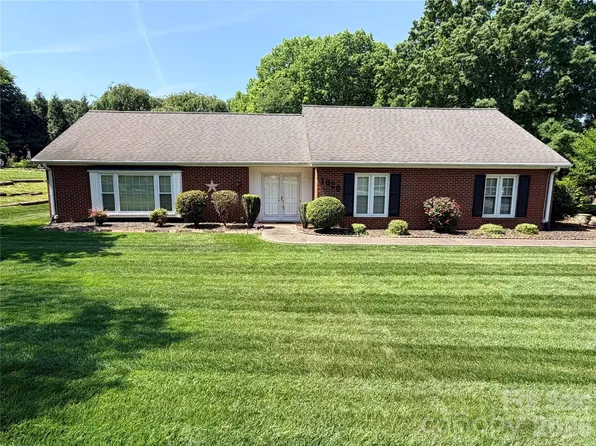 1020 Longreen Dr #50A, Kernersville, NC 27284