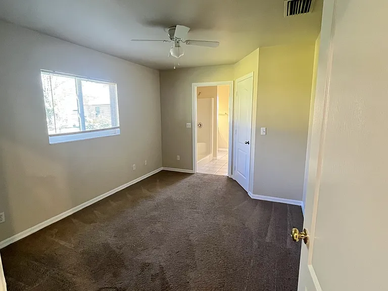 922 SE 13th Ter #1 — Photo 6