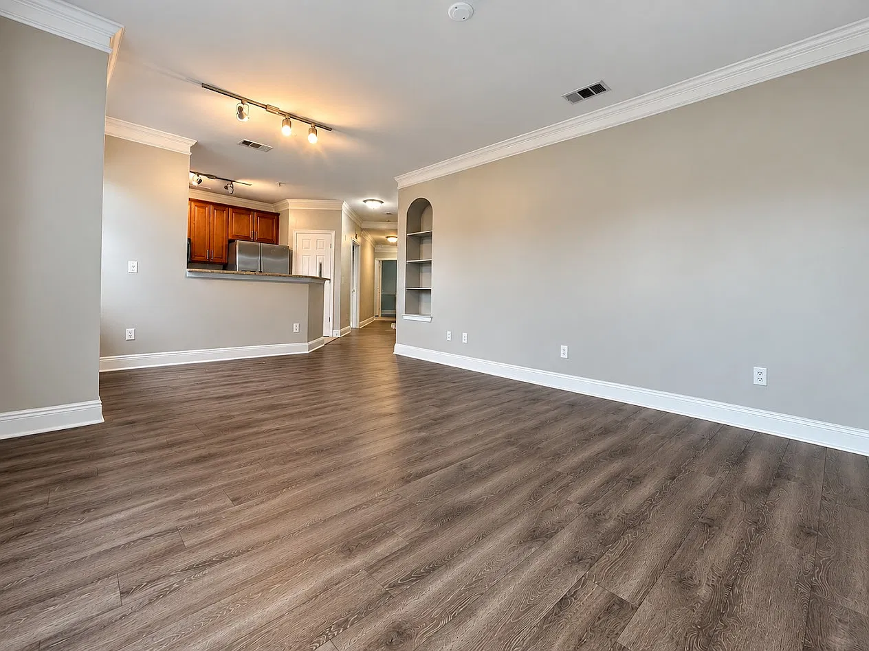 2 bed, 1044 sqft, $1,895 — Photo 2