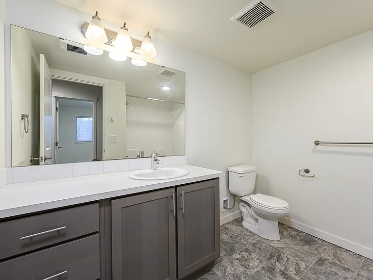 3-Bed 2-Bath Bathroom 3-Bed 2-Bath Bathroom