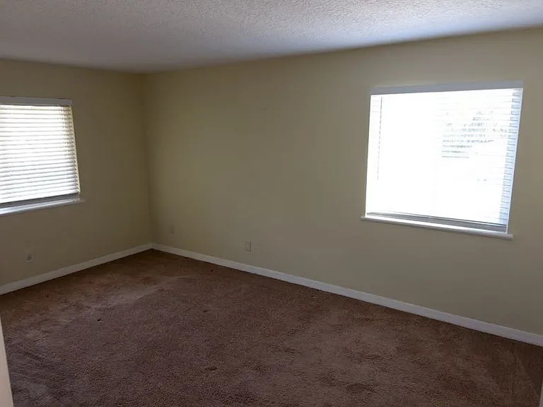 14 W Rhodes Dr — Photo 9