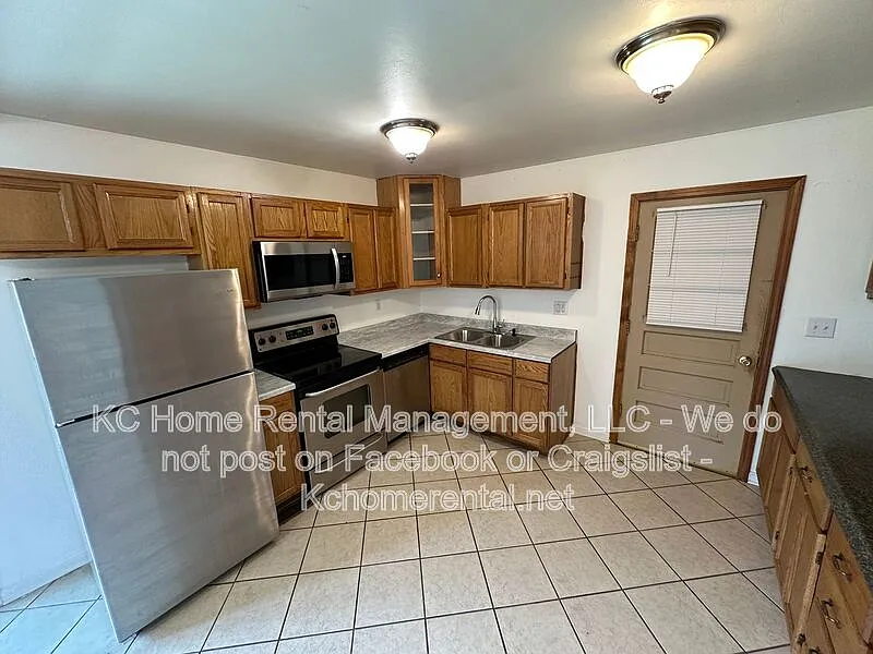 3 bed, 2.0 bath, $1,595 — Photo 3