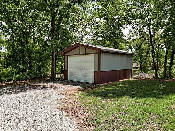 4th image of 129 Silverwood Ln