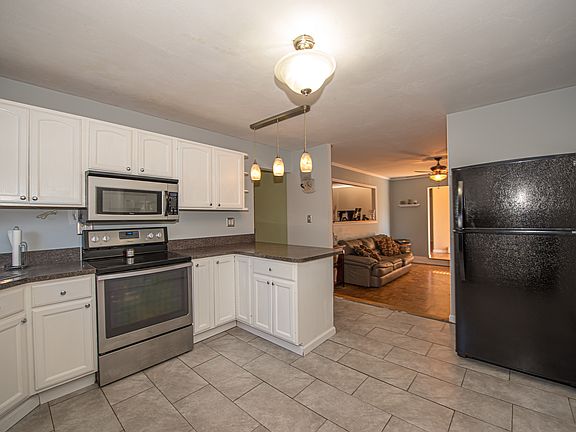 3rd image of 9 Pearl Ave