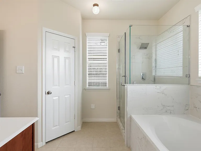 1911 Vale Brook Dr — Photo 16