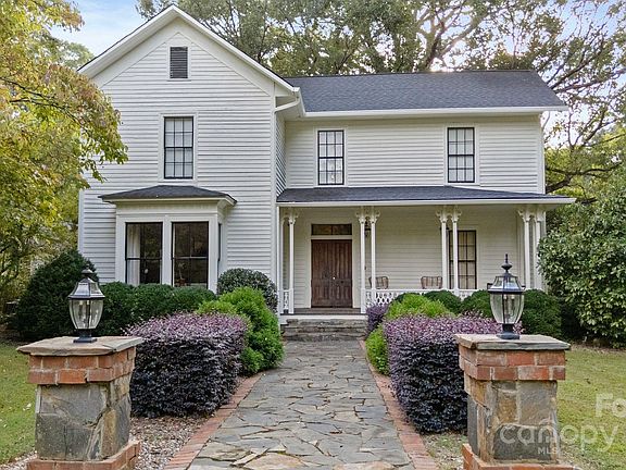 3rd image of 10915 Beatties Ford Rd