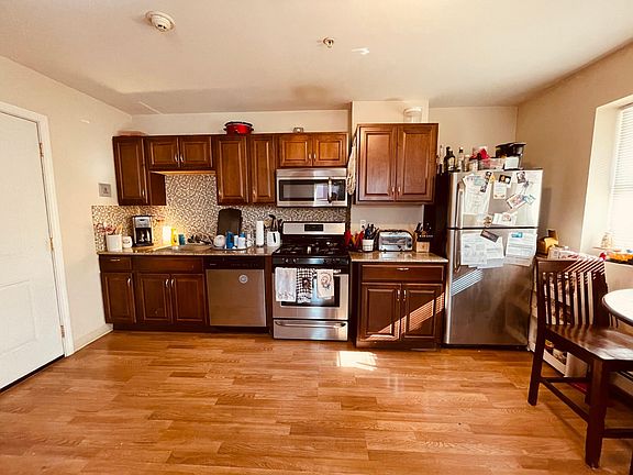 4th image of 215 Saratoga St #1