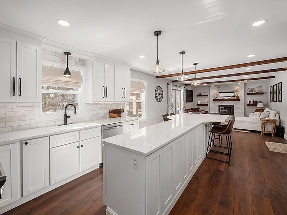 5th image of 295 Beckley Ln