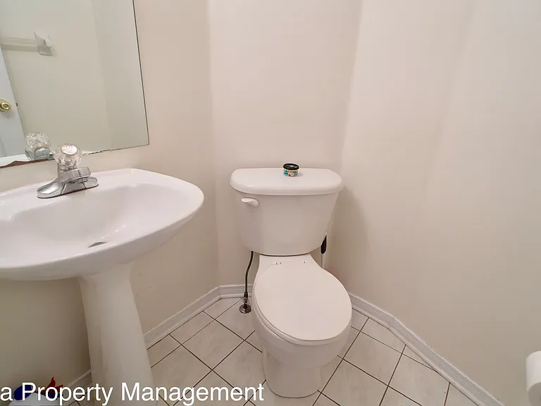 6 Crystal Park Cres #1 — Photo 4