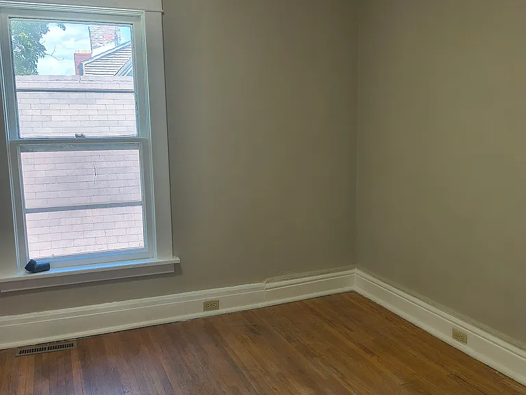 430 Parkdale Ave — Photo 3