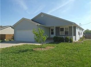 806 S Westgate Rd, Garnett, KS 66032