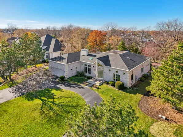 828 Royal Dublin Ln, Dyer, IN 46311