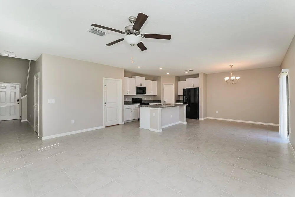 4 bed, 2.5 bath, 1914 sqft, $2,255 — Photo 4