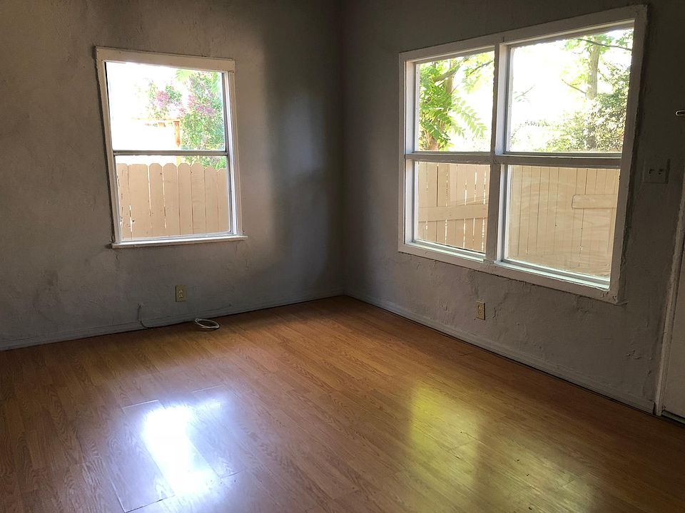 2nd image of 417 1/2 Wheeling Way