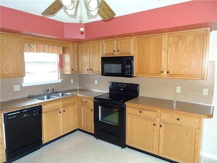 2nd image of 736 6th St