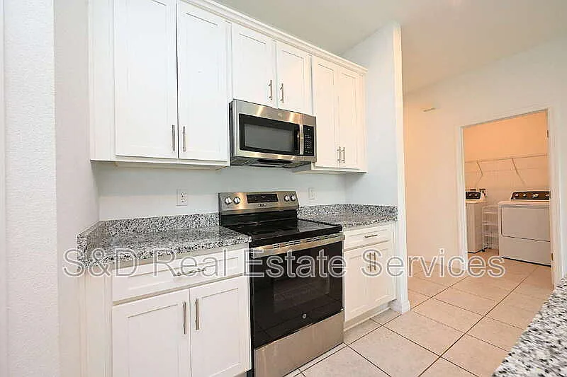 3 bed, 2.0 bath, 1350 sqft, $1,800 — Photo 4