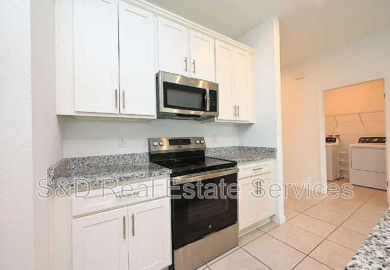 685 Crown Rose Dr — Photo 4