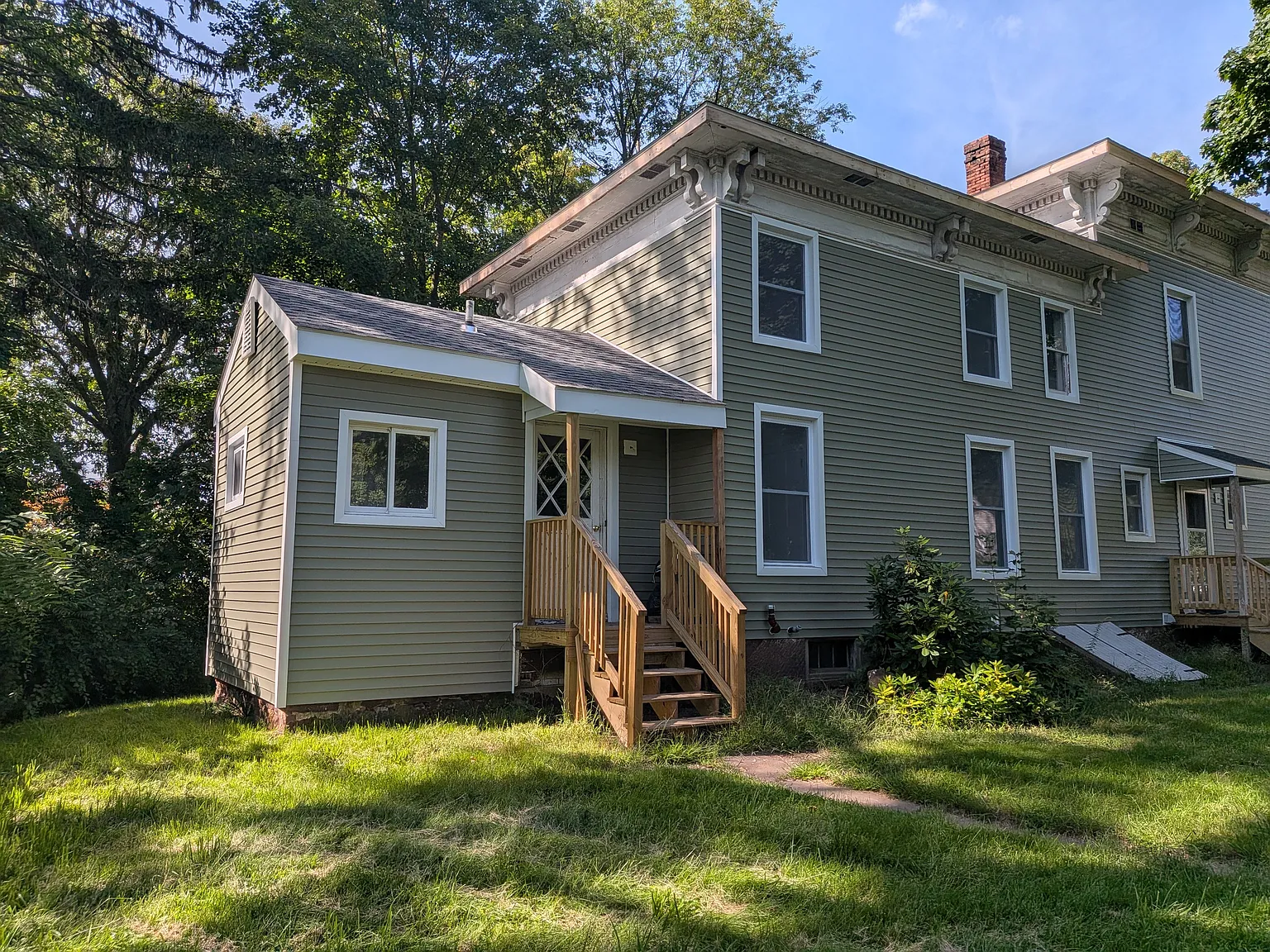 2 bed, 1.5 bath, 1100 sqft, $1,900 — Photo 1