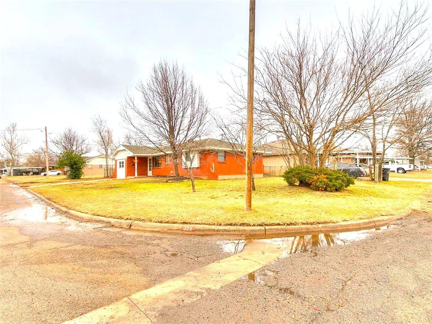 Super 4 Bed 1.5 Bath in the South Gate Addn in Moore, OK — Photo 2