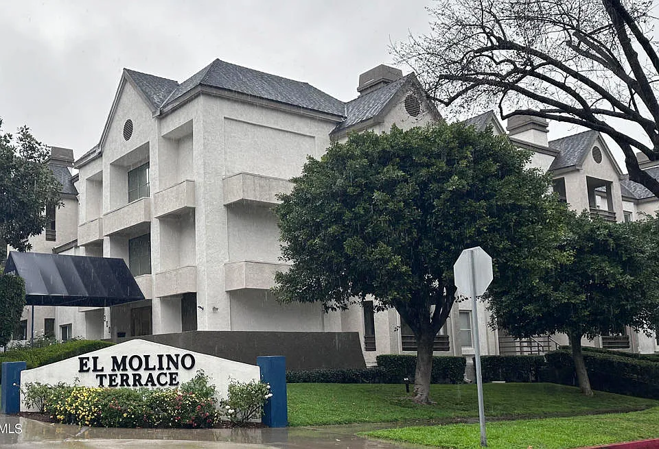 300 N El Molino Ave #323