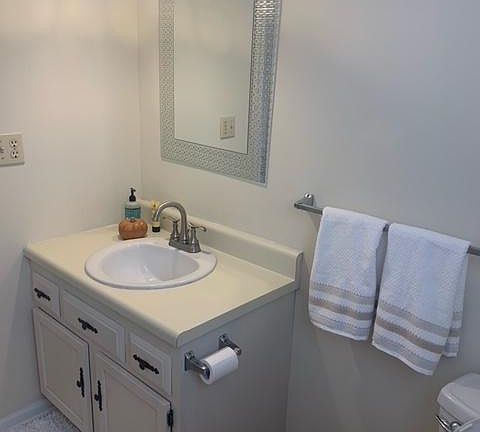 5th image of 306 NE Timbercreek Ct