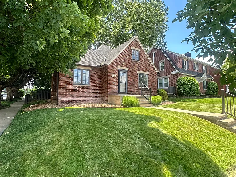 528 E Cherry St — Photo 30