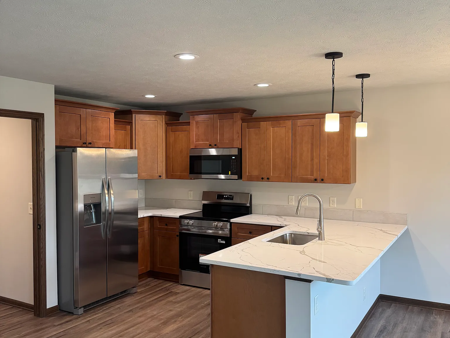 3 bed, 2.5 bath, 1739 sqft, $2,400 — Photo 3