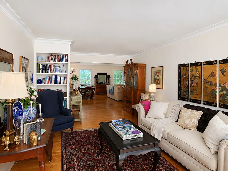 915 N Pine Ave — Photo 3