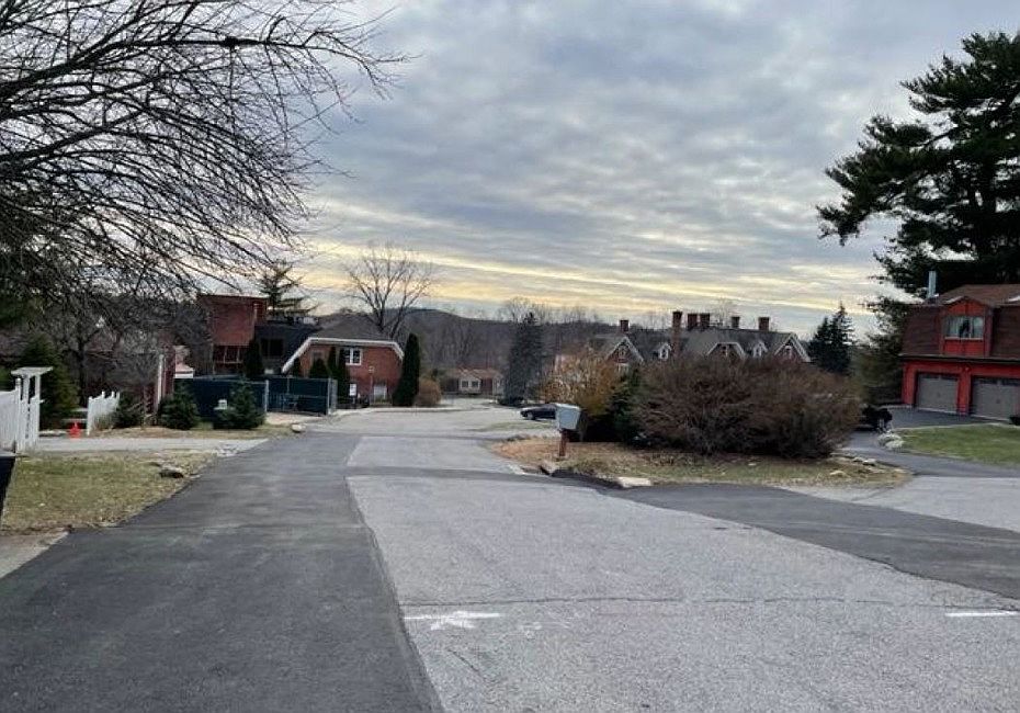 2nd image of 6 Stowe Rd
