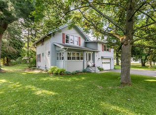 105 Midvale Dr, Fairport, NY 14450