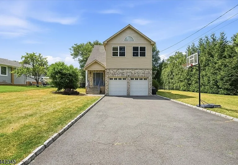 6 Poplar Pl — Photo 1