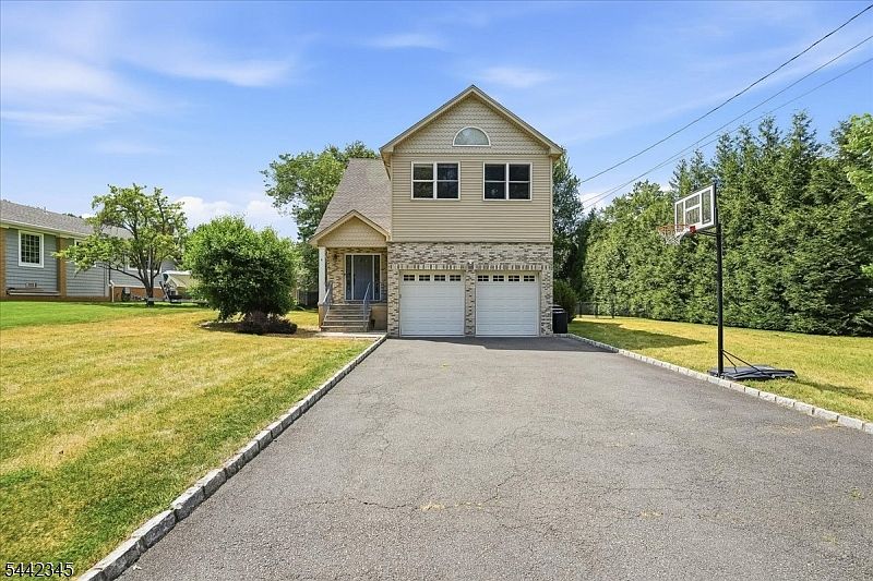 1st image of 6 Poplar Pl