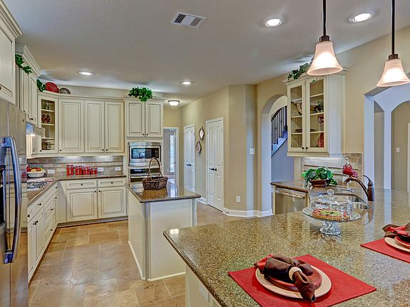 Kitchen with breakfast bar