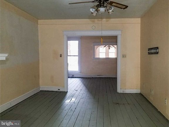 4th image of 525 W Roosevelt Blvd