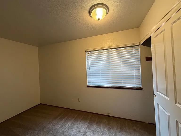 1016 Loni Dr — Photo 7