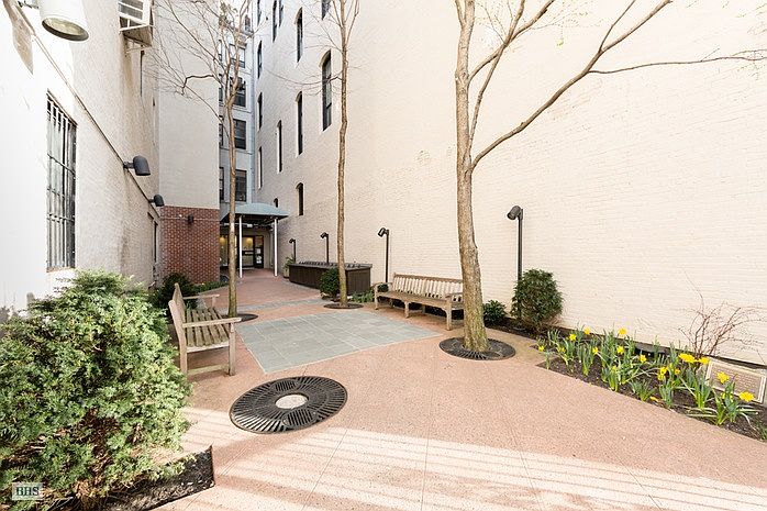 2nd image of 200 Mercer St