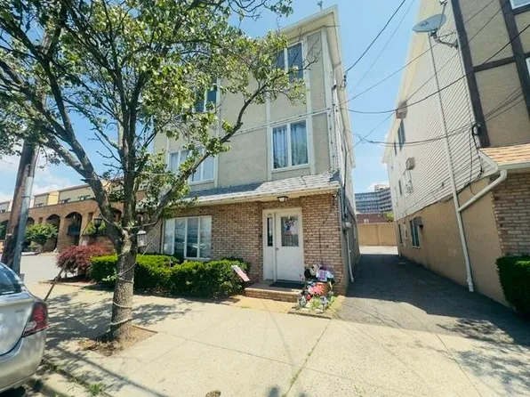 173 W 21st St, Bayonne, NJ 07002