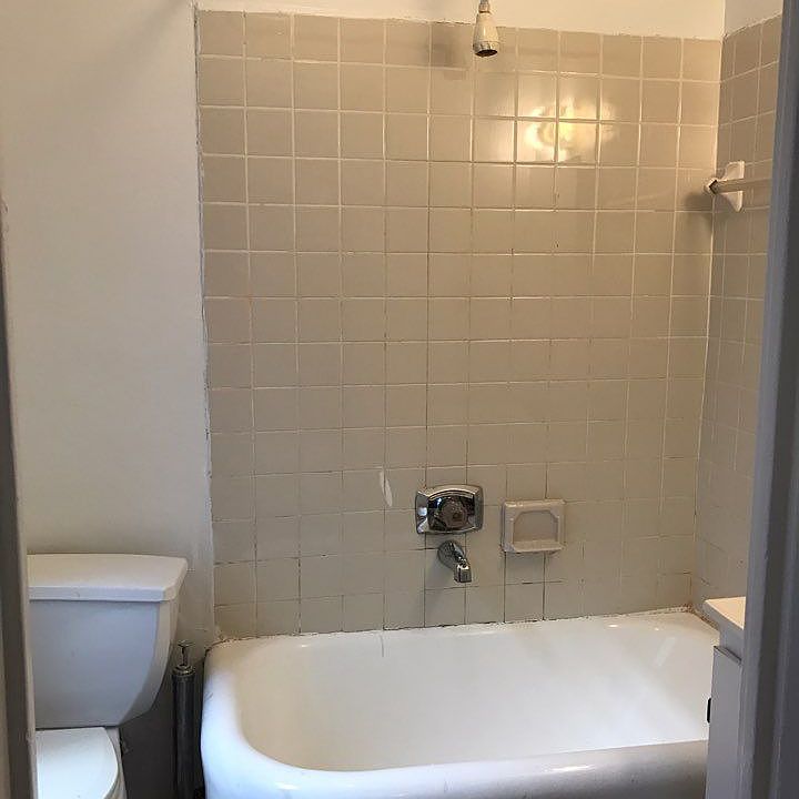 2nd image of 155 E 52nd St APT 8B