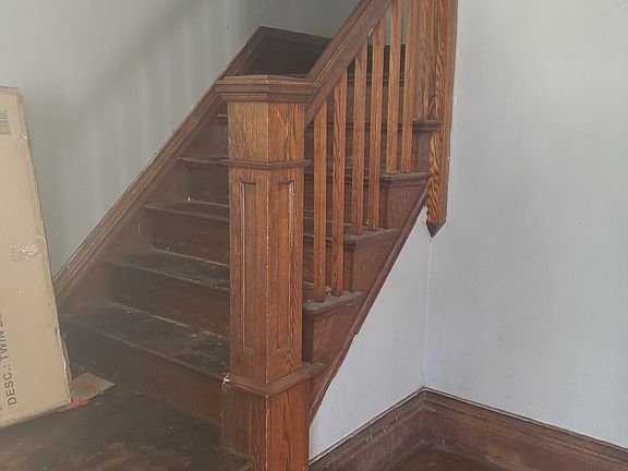 3rd image of 229 W 20th St