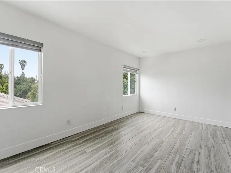 709 Warren Ln — Photo 17