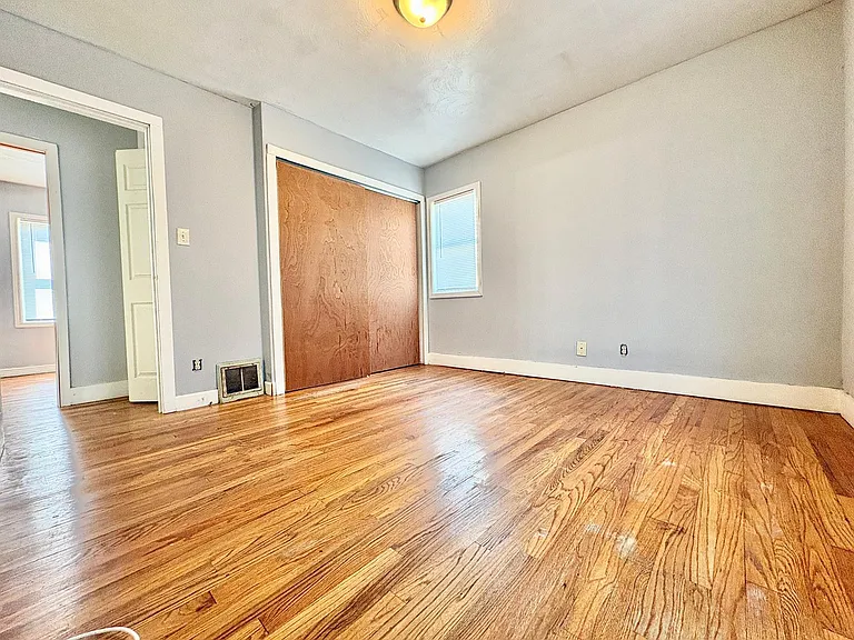 811 Fairway St — Photo 5