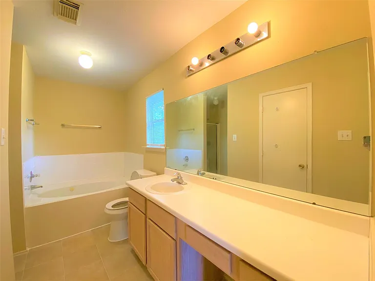 8026 Golf Green Cir — Photo 15